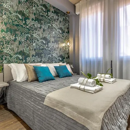 Ugo Bassi Apartment