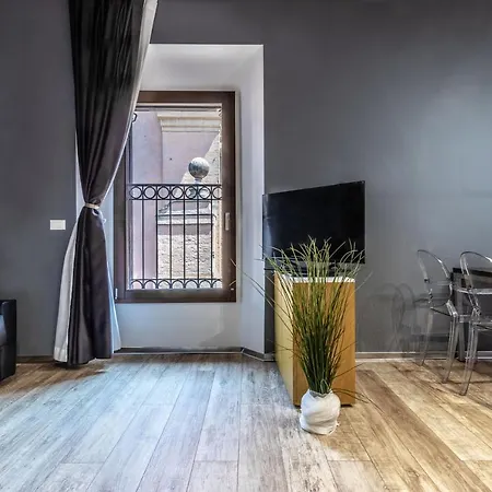 Ugo Bassi Apartment *