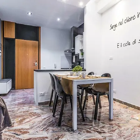 Ugo Bassi Apartment *