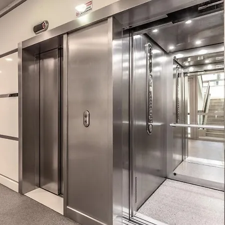 Ugo Bassi Apartment *