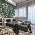 Ugo Bassi Apartment *