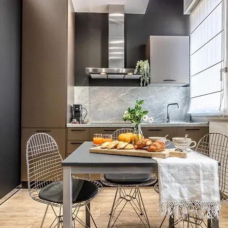 Ugo Bassi Apartament