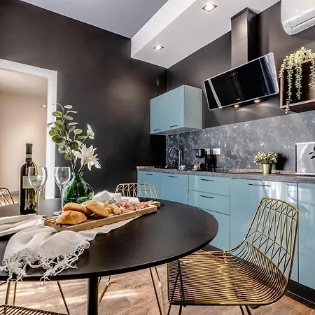 Ugo Bassi Apartament