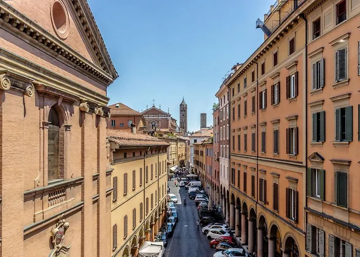 Ugo Bassi Apartment *